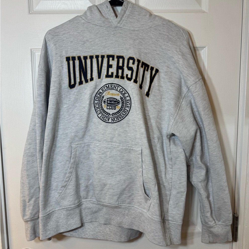 Gray University College Style Hoodie – Vintage Aesthetic